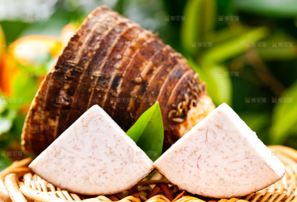 竹篮上放着芋头切块