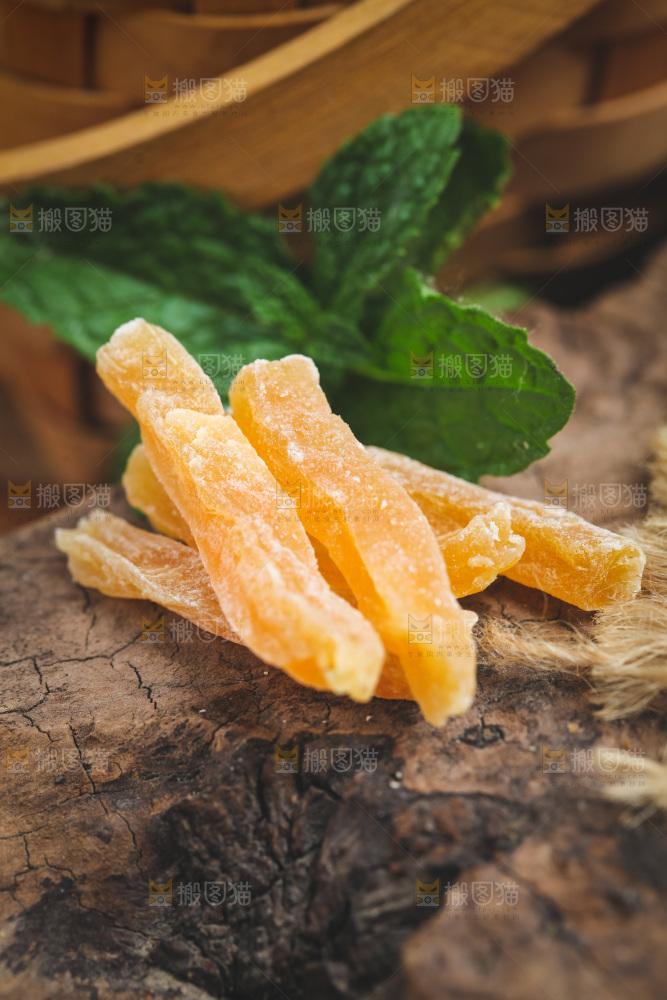 木底上放着几根红薯干