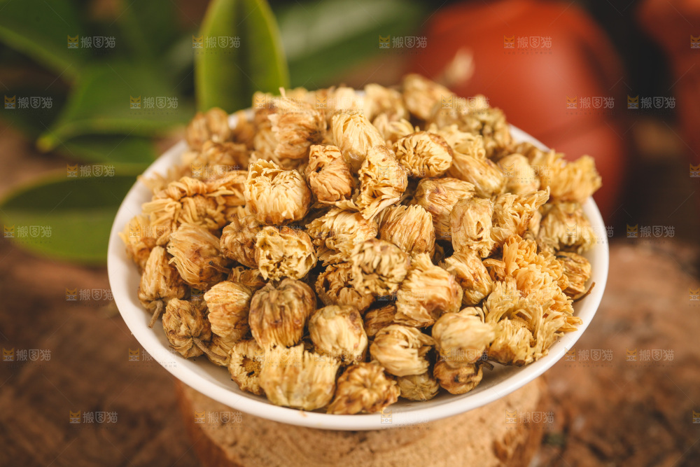 木底上勺子里的胎菊
