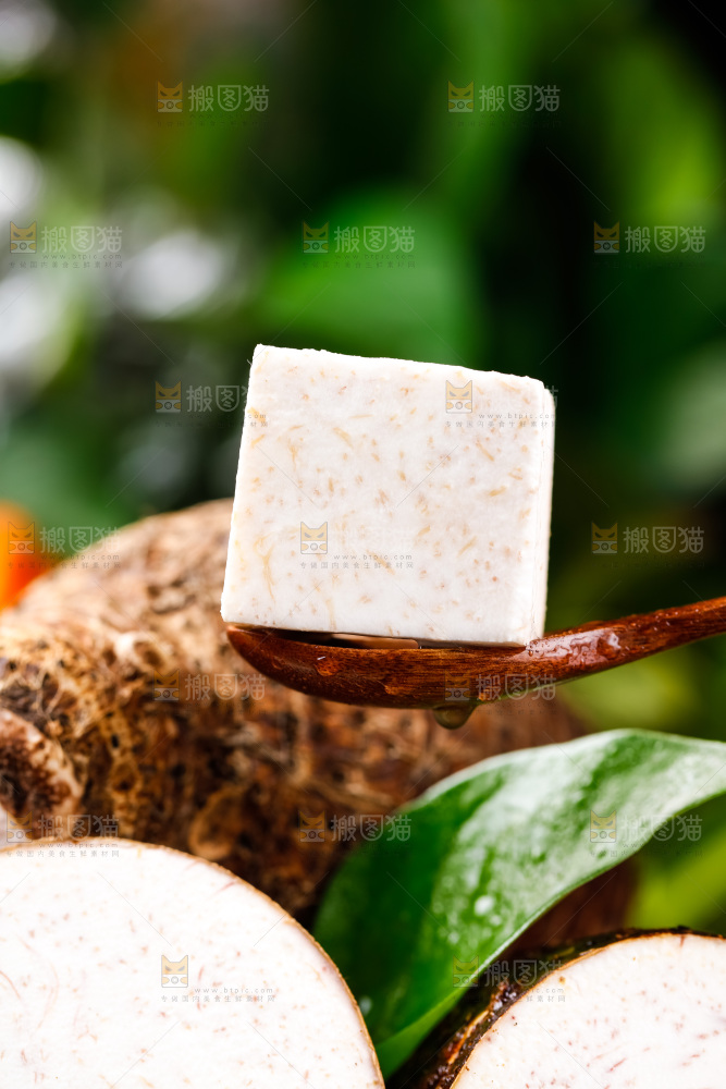 勺子上的香芋切块