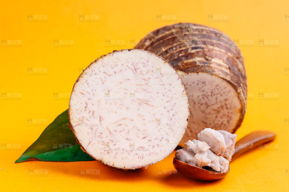 黄底上放着芋头果肉