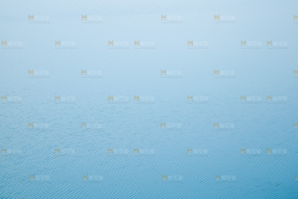 清澈的湖水