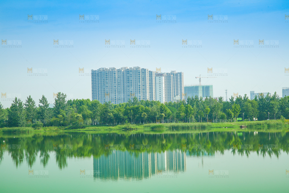 清澈的湖水