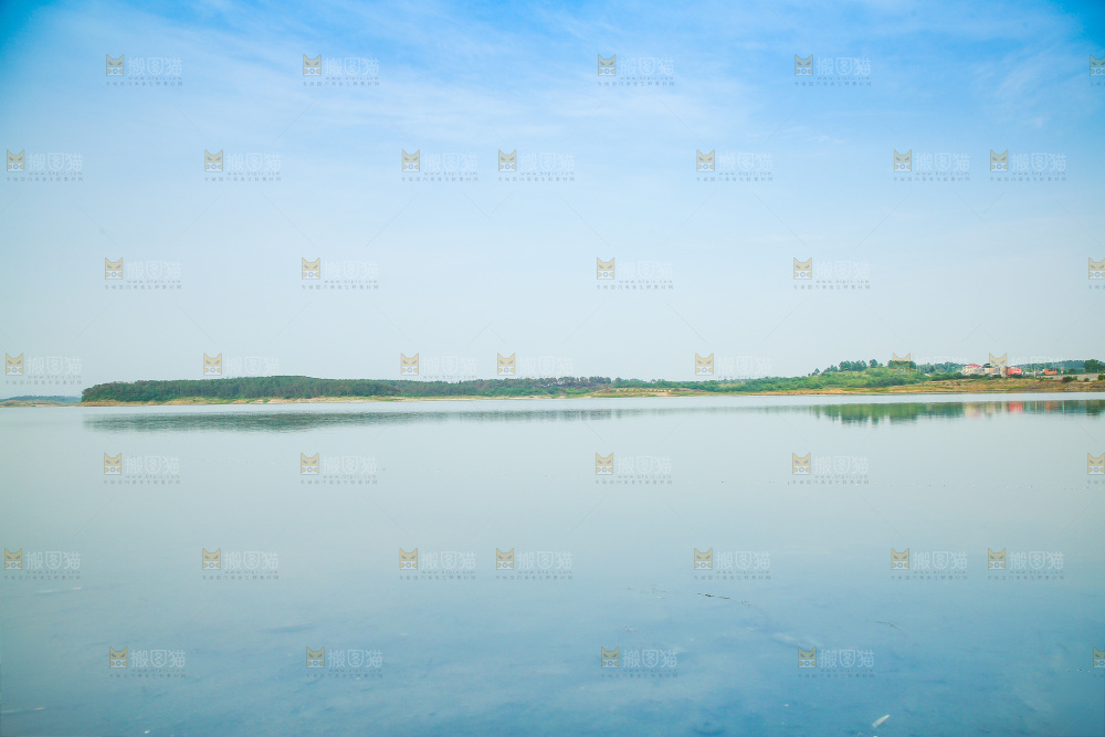清澈的湖水