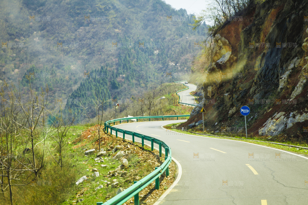 一条盘山公路