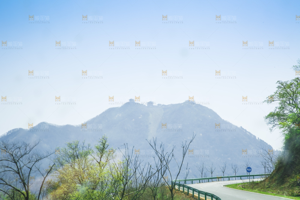 一条盘山公路