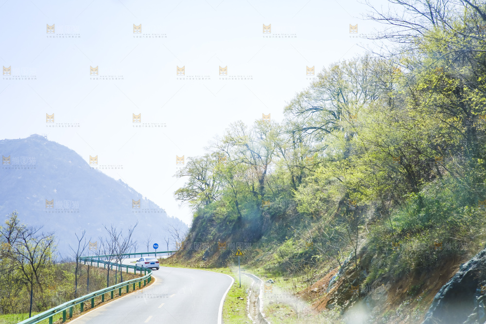 一条盘山公路