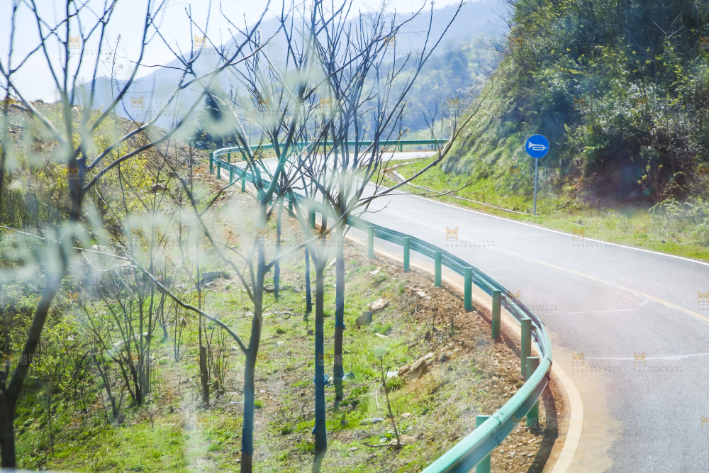 一条盘山公路