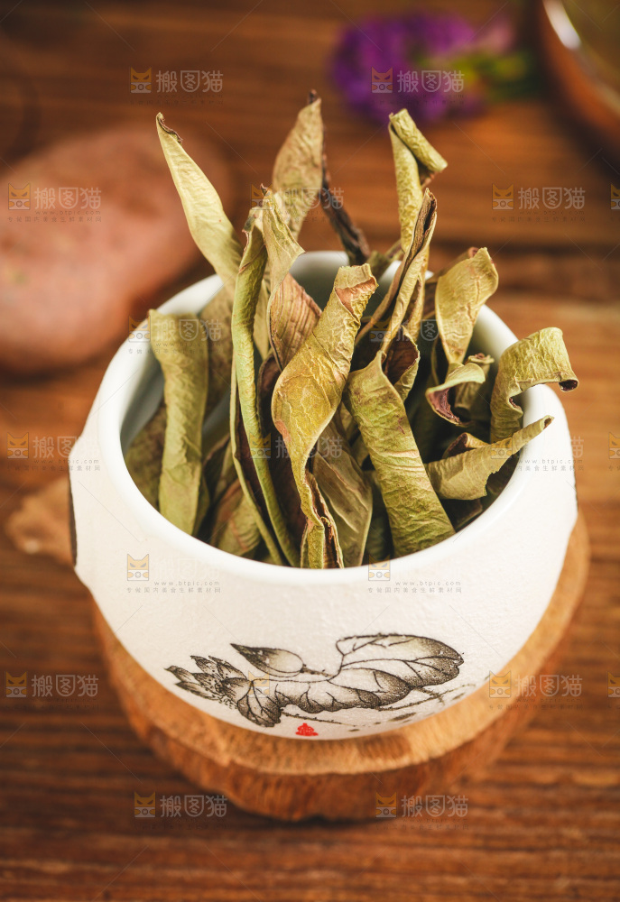 杯子里装着芦荟干