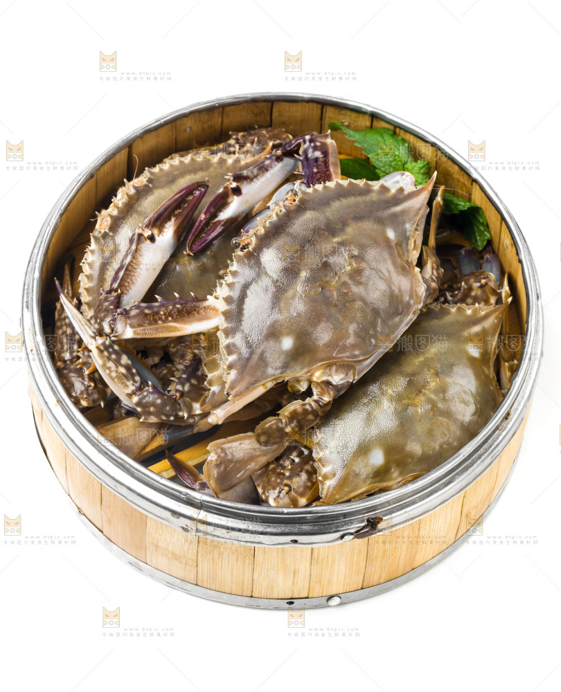 蒸笼里放着梭子蟹