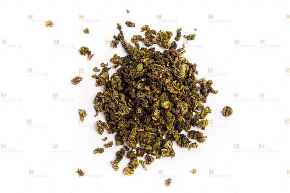 白底上放着乌龙茶