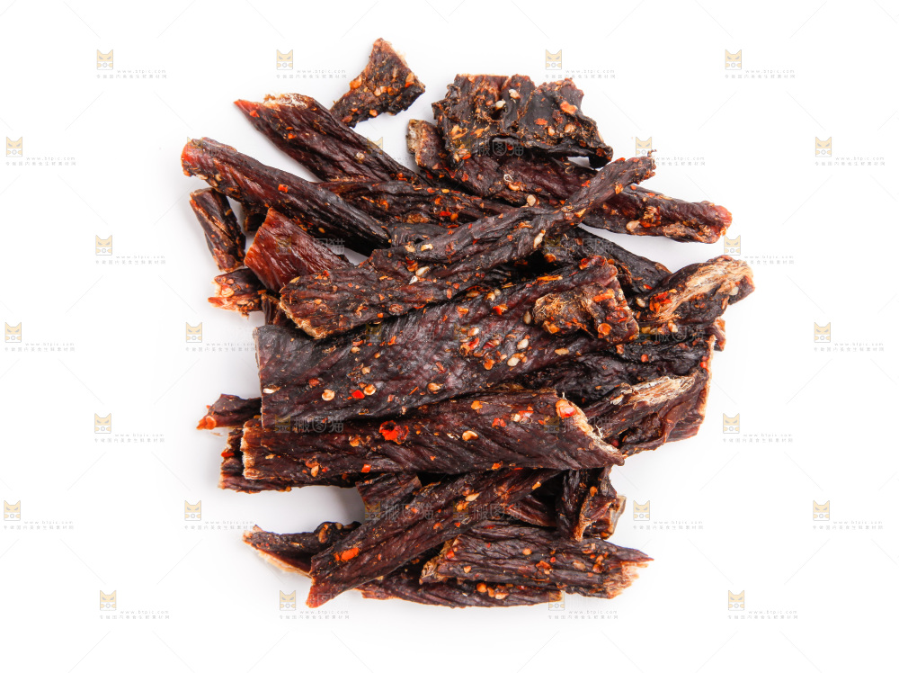 白底上放着牛肉干