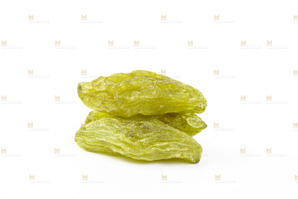 白底上放着葡萄干