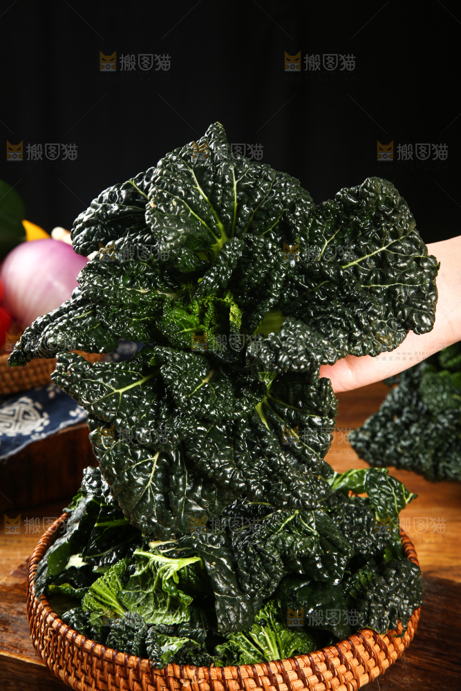 手里拿着泡泡青