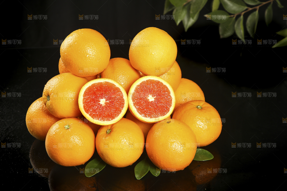 一堆新鲜血橙