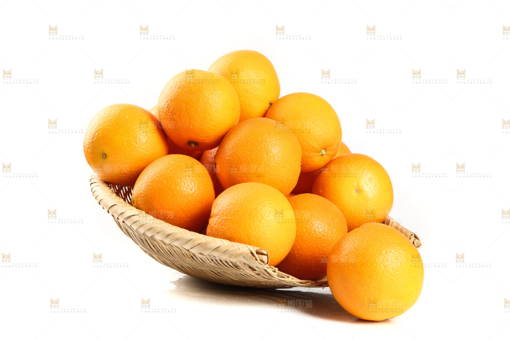 簸箕里放着新鲜血橙