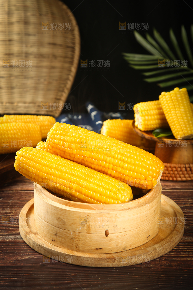 蒸笼里的玉米棒