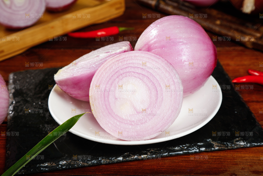 一盘圆洋葱