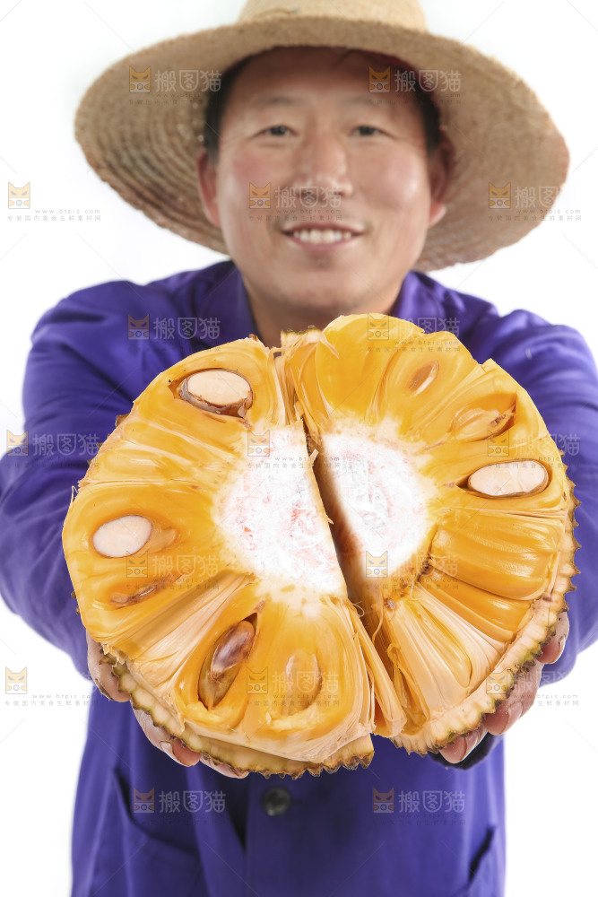 农民手里捧着菠萝蜜