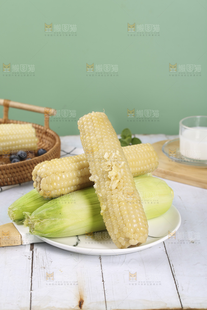 一盘白糯玉米