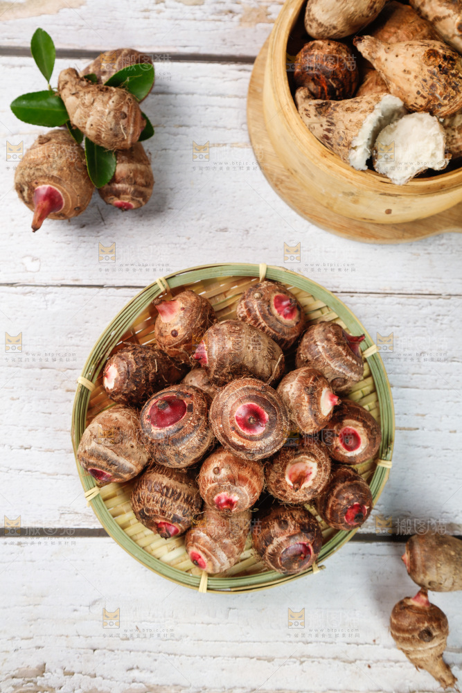 一篮红芽小芋头