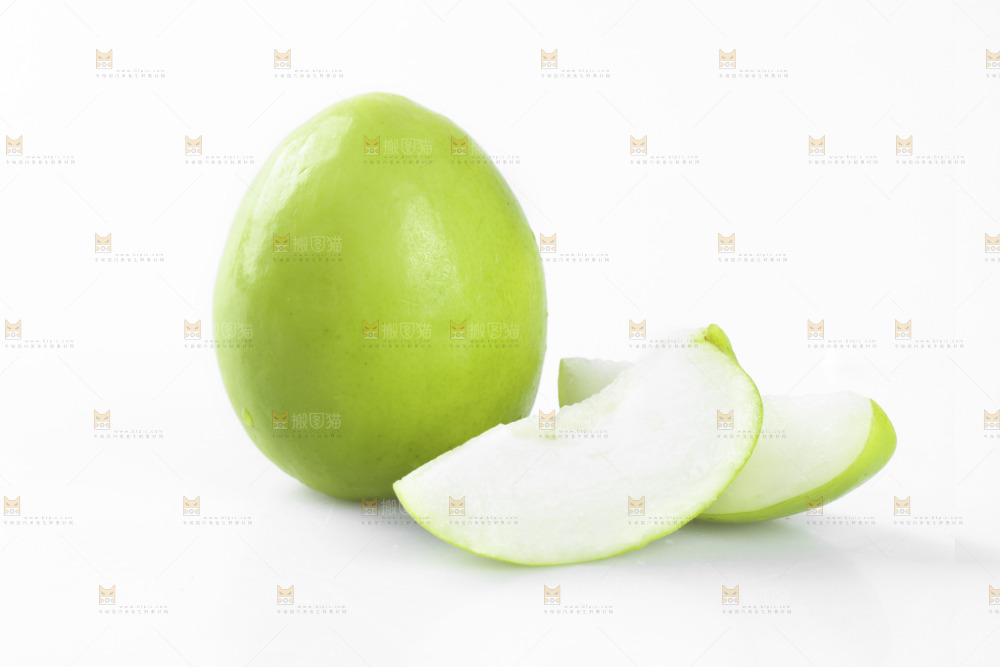 白底上的牛奶枣