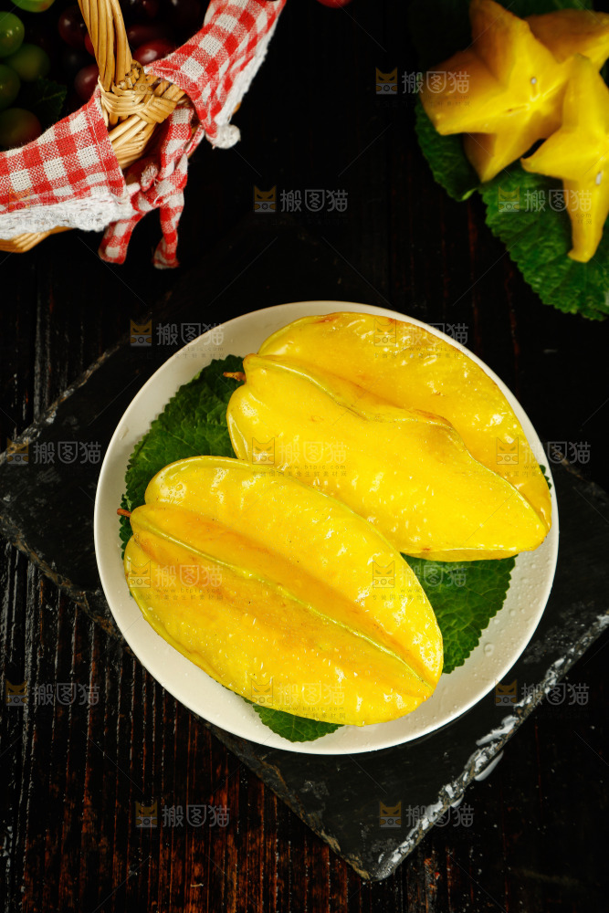 一盘新鲜杨桃