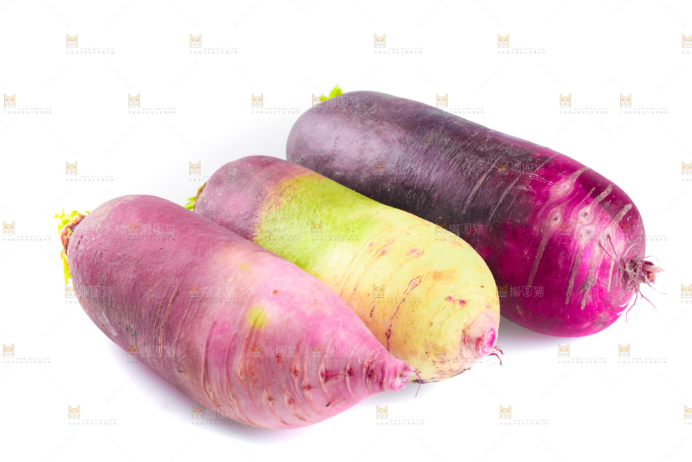 白底上放着冰激凌水果萝卜