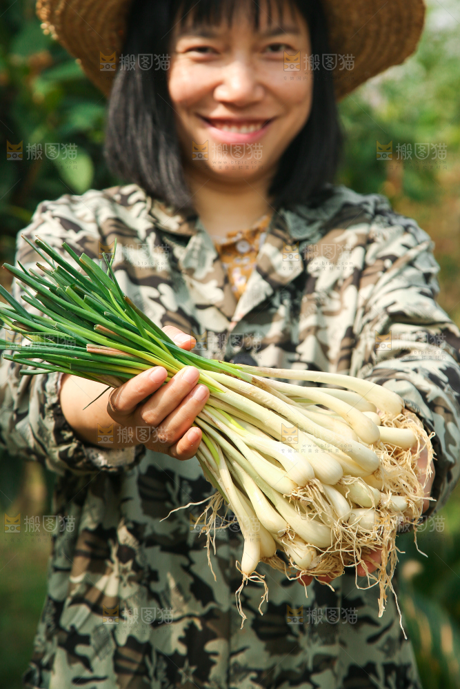 手里拿着荞头
