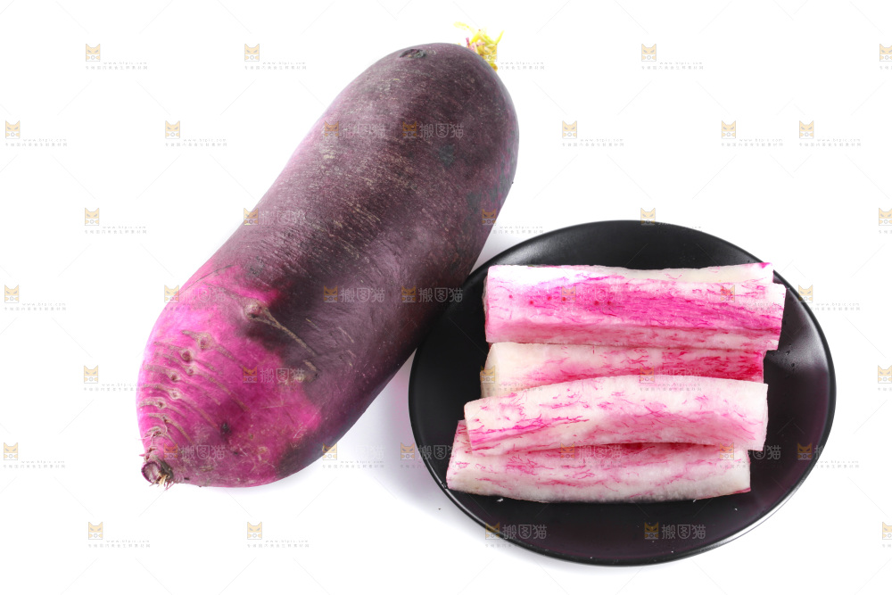 白底上的冰糖心萝卜