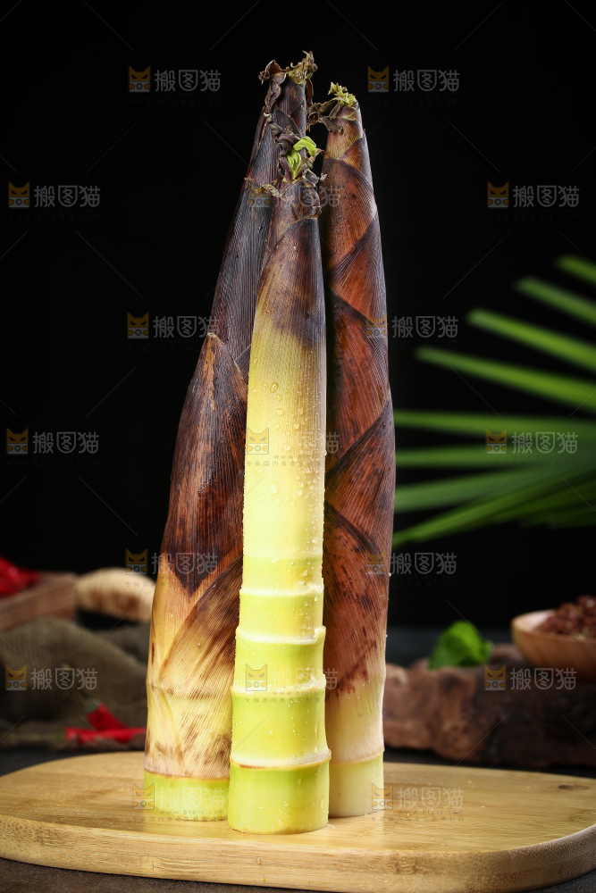 木底上的雷竹笋