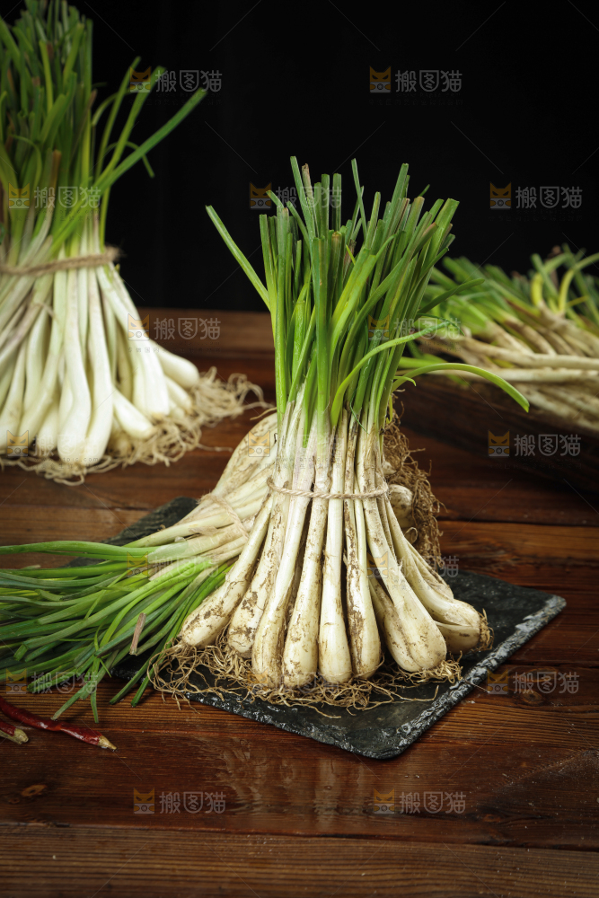 一堆四川带叶藠头