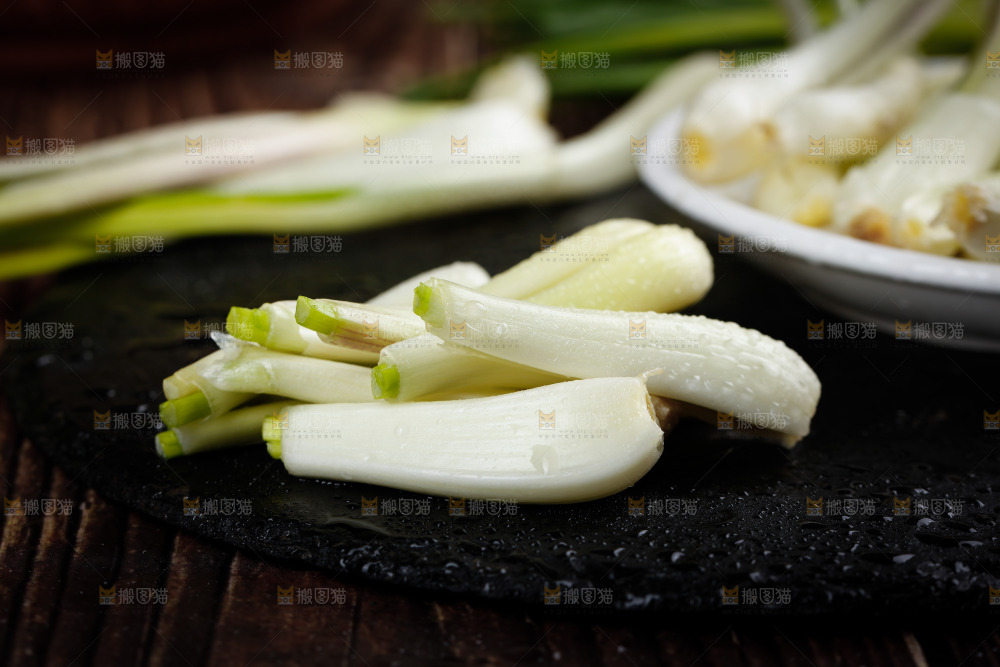黑底上的去叶藠头