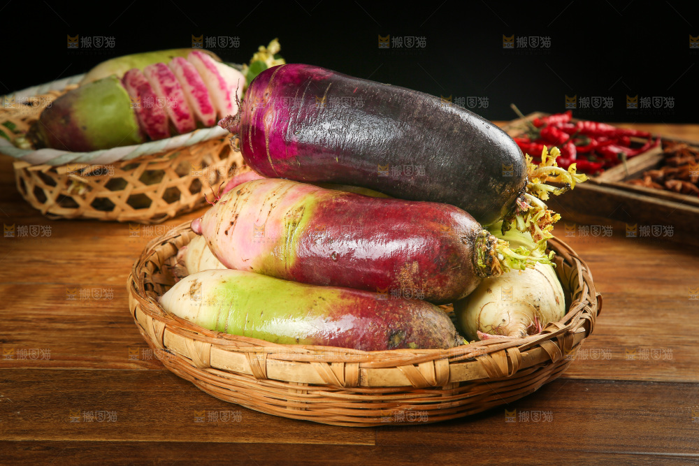 一篮新鲜冰淇淋萝卜