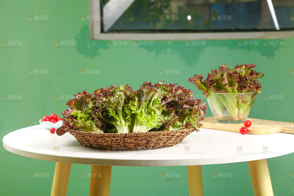 一篮紫叶生菜
