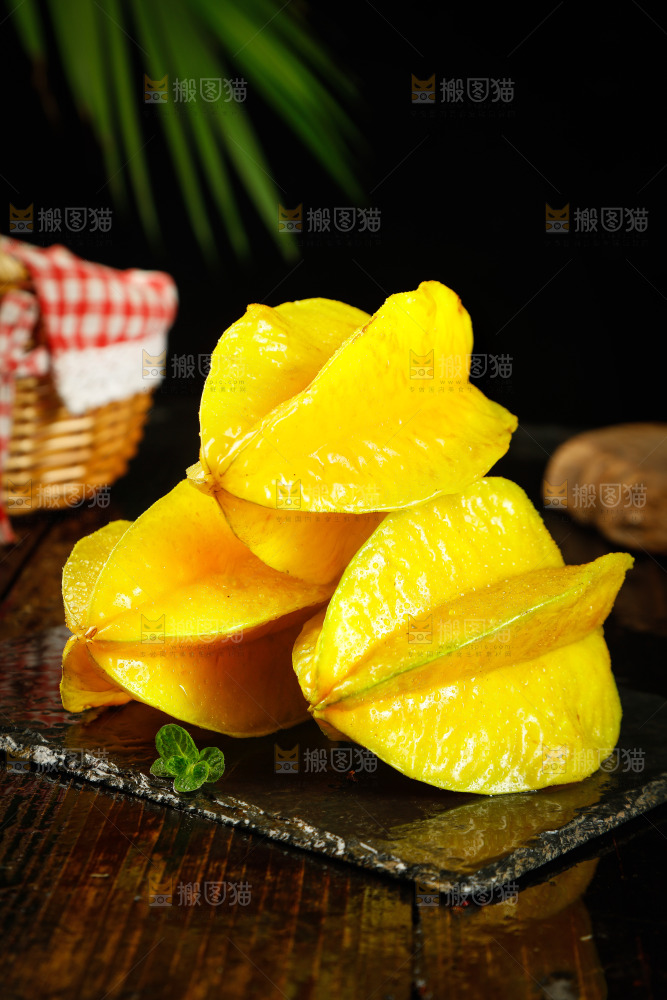一堆新鲜杨桃