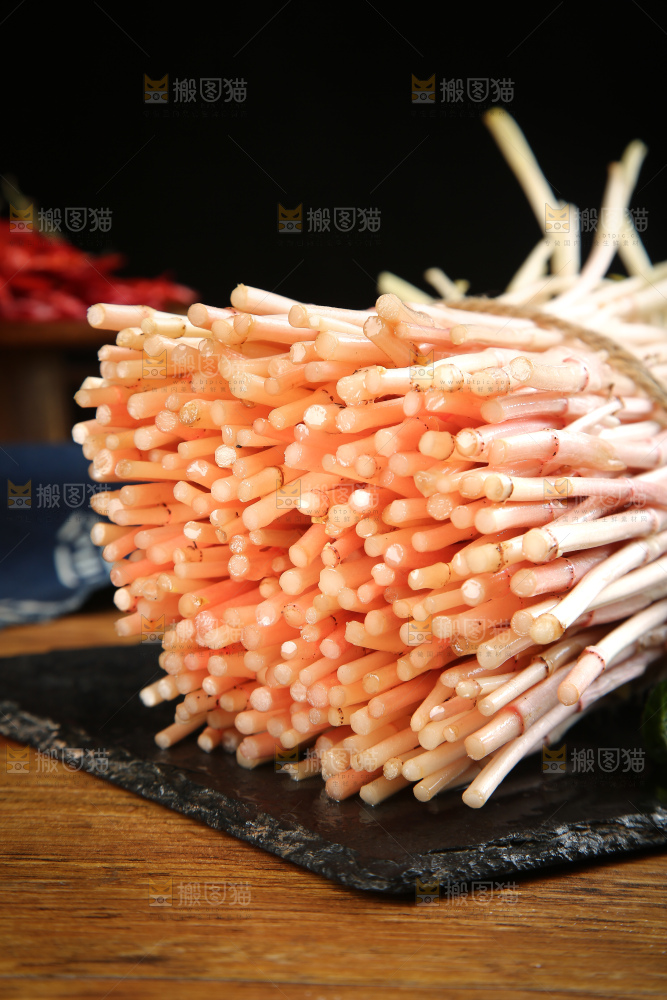 一捆折耳根嫩芽
