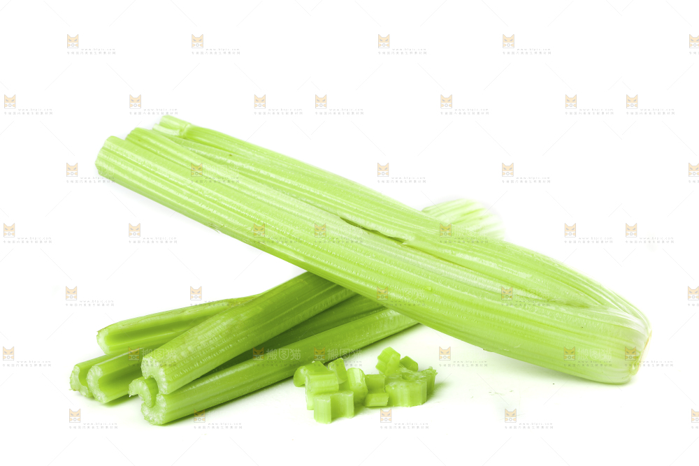 白底上放着西洋芹