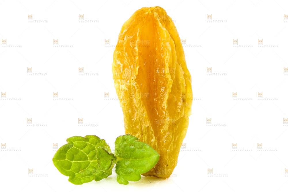 白底上摆放着绿葡萄干