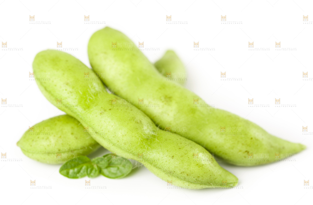 白底上摆放着毛豆角