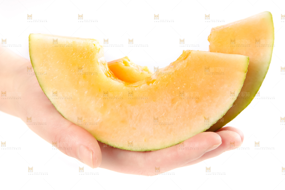 手里拿着哈密瓜