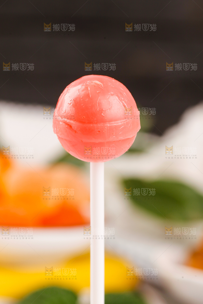 深底上的棒棒糖
