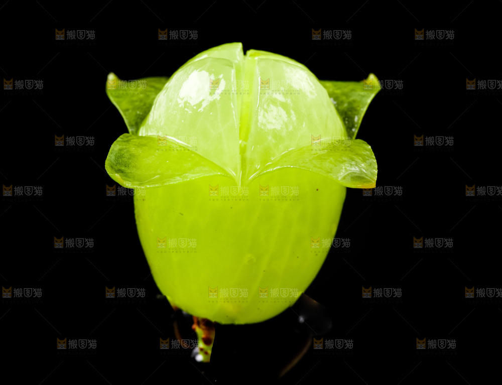 黑底上放着维多利亚青提
