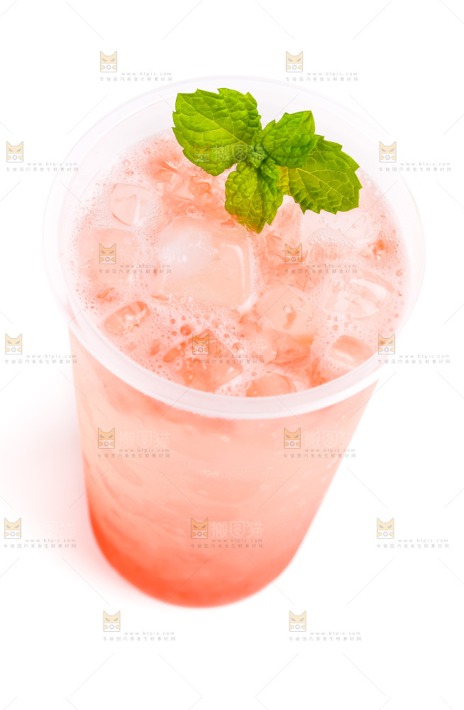 杯子里装着西柚果汁