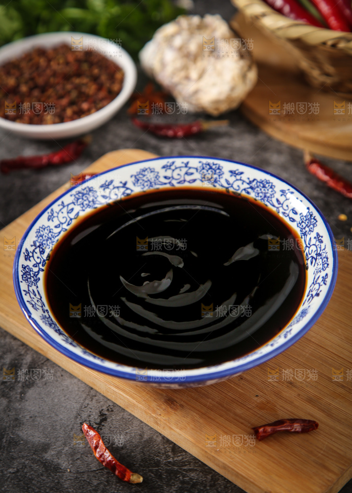 盘子里的蚝油