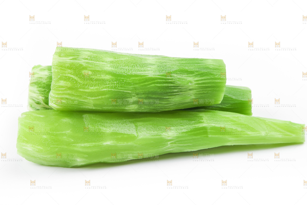 白底上摆放着莴苣