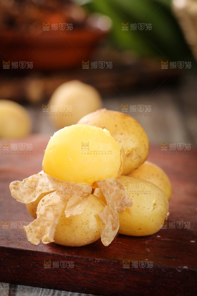 木板上的小土豆