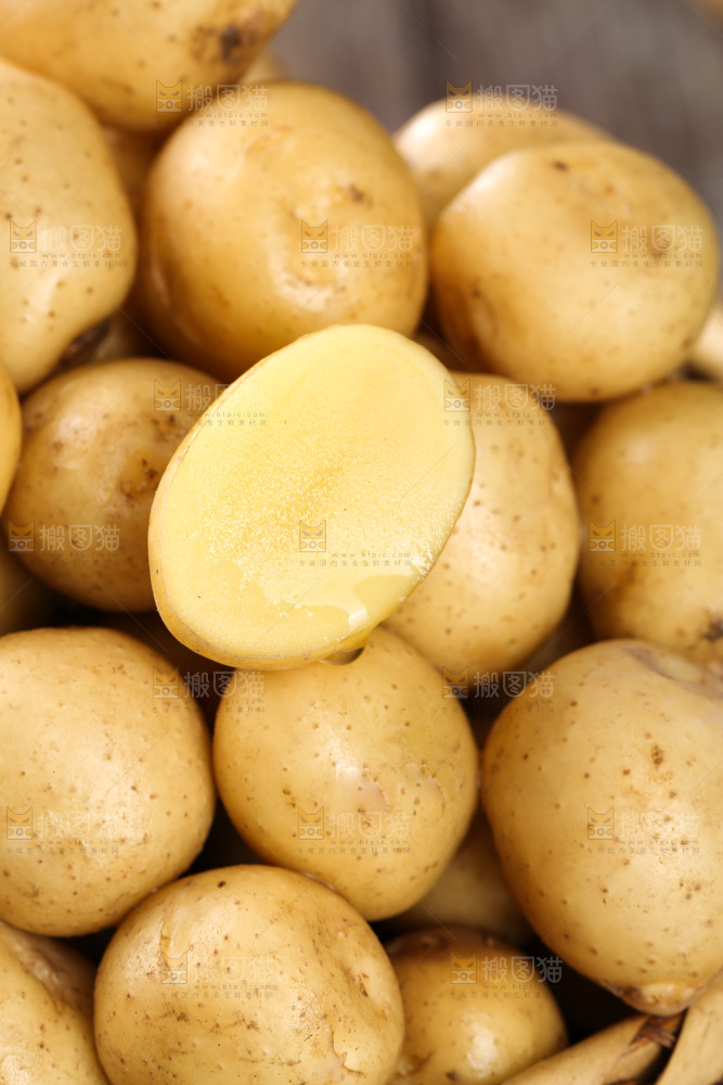 一篮新鲜小土豆