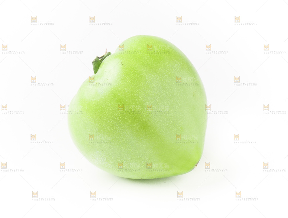白底上放着青番茄
