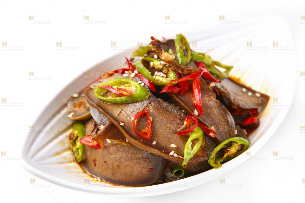 白底上放着一碗香辣口条